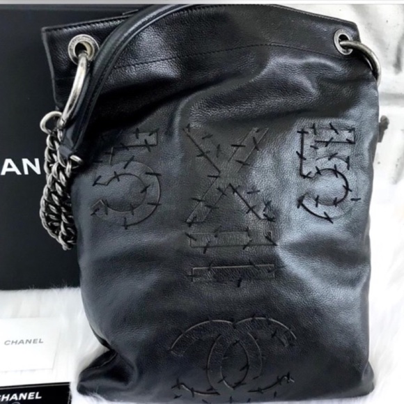 CHANEL Handbags - SOLD 💕CHANEL 2016 Black Messenger/Crossbody
